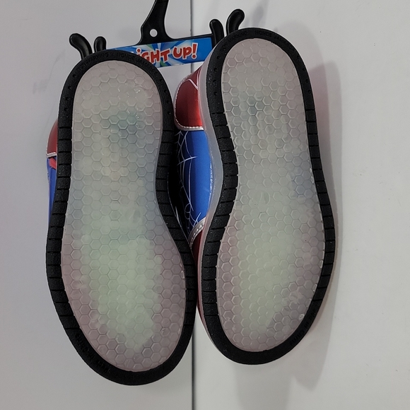 Boy's Spiderman Light-up Sneakers- size 7 - Picture 7 of 10